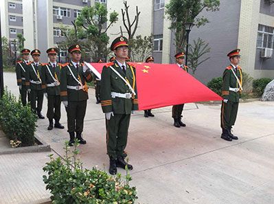 國歌嘹亮,紅旗招展--熱烈祝賀天虹公司圓滿舉行了新工業園揭牌儀式和升旗儀式